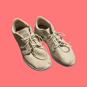 Adidas womens 8.5 cloudfoam tennis shoes.